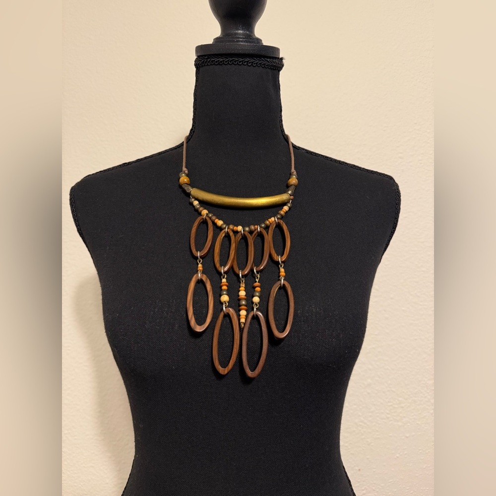 Elegant Brown and Gold Necklace
